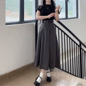 gray skirt